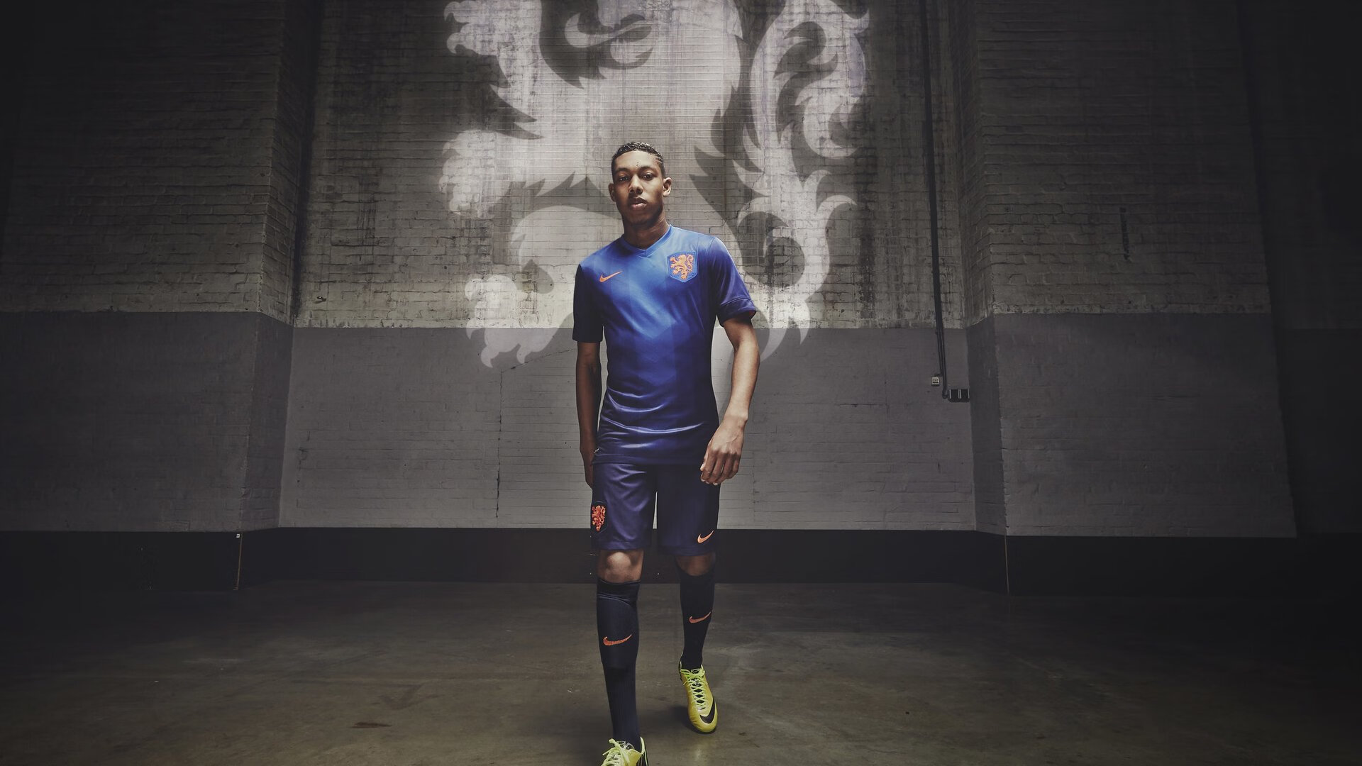 爱游戏app-“漂移艺术：弯道中的速度舞者”，漂移舞蹈视频