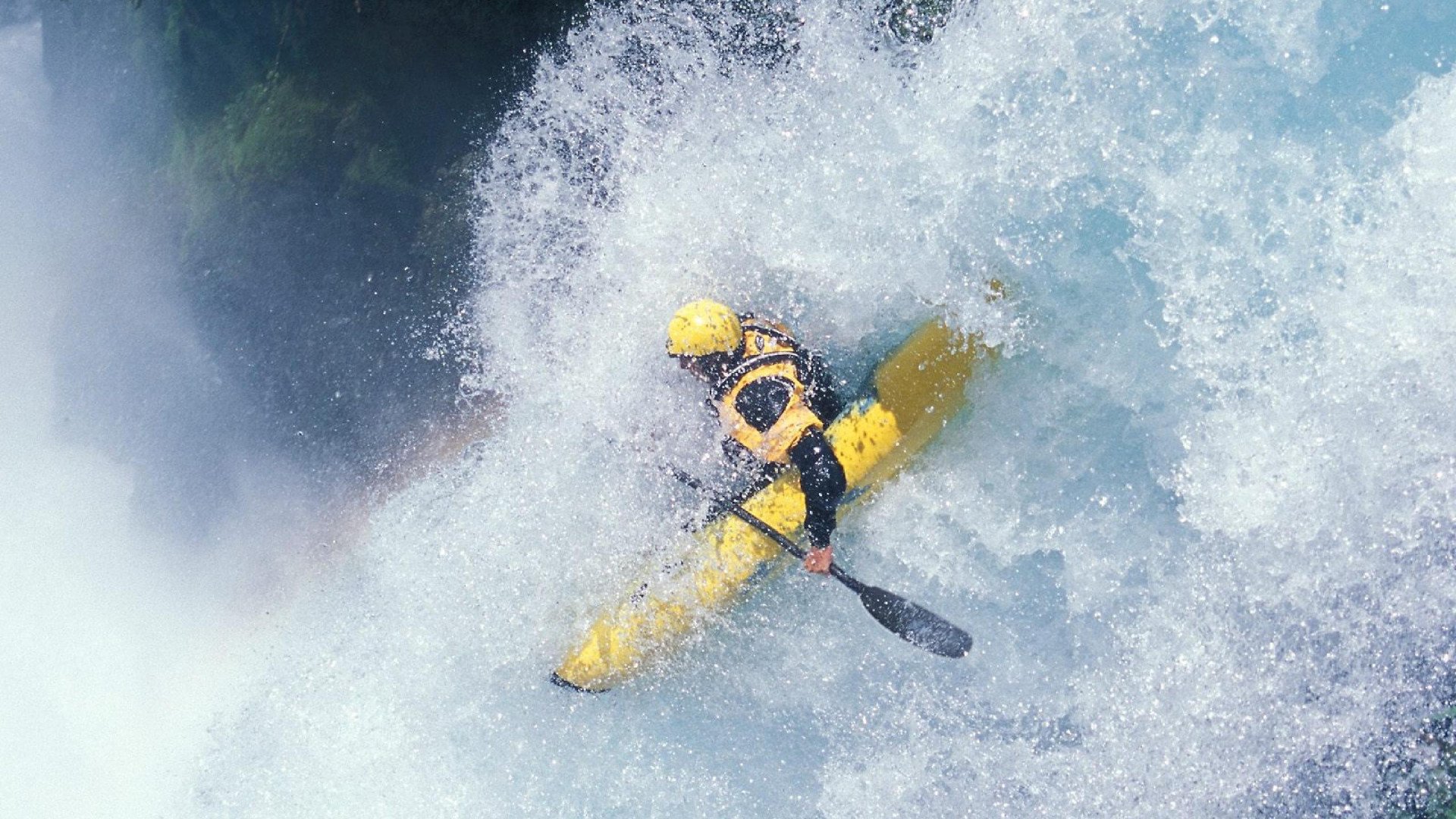 爱游戏官方-伊朗队雪地滑跪庆祝进球，冻掉了膝盖套，伊朗滑雪胜地